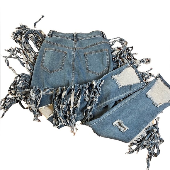Daisy Distressed Fringe Detail Blue Jeans Size Small - Picture 14 of 16